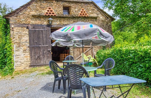 Mirandol-Bourgnounac House | This cosy stone house is situated in an idyllic location in a forest and close to the river Vaur.