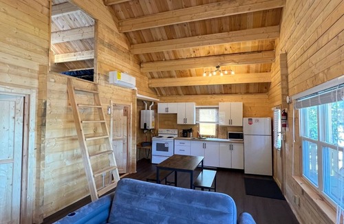 Seguin Cottage | This cottage is a 1 bedroom(s), 1 bathrooms, located in Parry Sound , on.