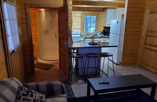 Seguin Cottage | This cottage is a 2 bedroom(s), 1 bathrooms, located in parry sound, on.