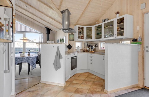 Næs House | This cottage offers ideal conditions for a relaxing vacation with walks on the beach, mountain bike