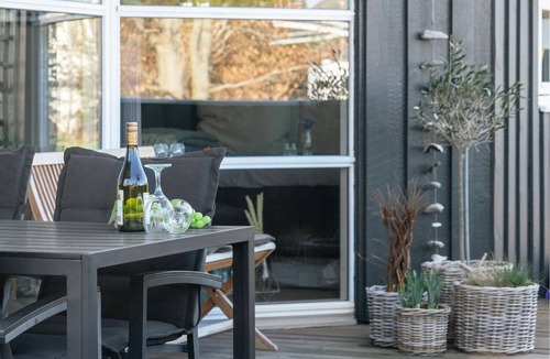 Næs House | This cottage offers ideal conditions for a relaxing vacation with walks on the beach, mountain bike