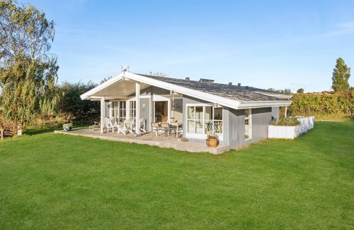 Ebberup House | This cozy cottage with a panoramic view of the sea is located just a few steps from the water.