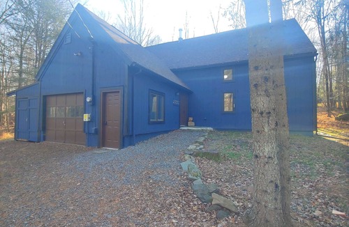 Hamlin House | This dramatic home Located inside THE HIDEOUT offers a unique layout