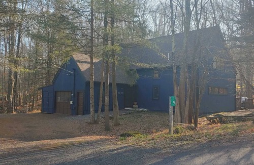 Hamlin House | This dramatic home Located inside THE HIDEOUT offers a unique layout