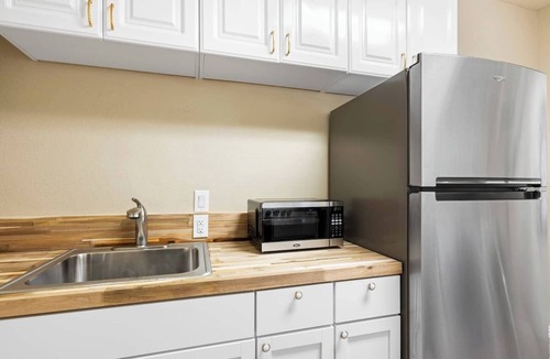 Austin House | This guest house is a 2 bedroom(s), 1.5 bathrooms, located in Austin, TX.