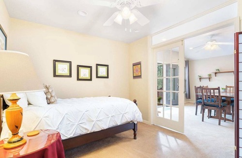 Austin House | This guest house is a 2 bedroom(s), 1.5 bathrooms, located in Austin, TX.