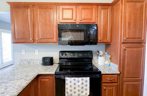 South Oklahoma City Apartment | This guest suite is a 3 bedroom(s), 2 bathrooms, located in Oklahoma City, OK.