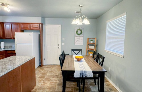 South Oklahoma City Apartment | This guest suite is a 3 bedroom(s), 2 bathrooms, located in Oklahoma City, OK.