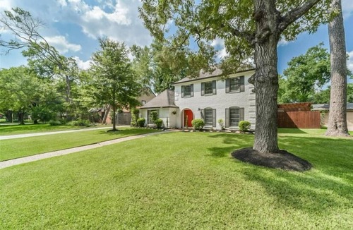 Barker House | This home offers a fantastic value, pet-friendly,and boasts a refreshing pool.nn