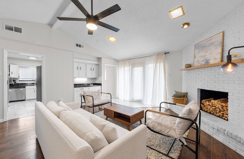 Richardson House | This house is a 3 bedroom(s), 2 bathrooms, located in Richardson, TX.