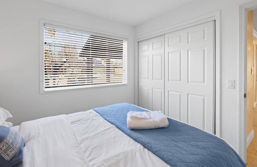 Sacramento House | This house is a 3 bedroom(s), 2 bathrooms, located in Sacramento, CA.
