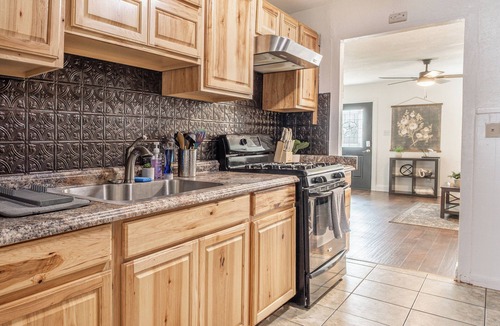 Sayles Blvd. Area House | This house is a 3 bedroom(s), 1 bathrooms, located in Abilene, TX.