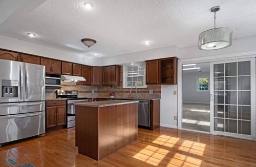 Latham House | This house is a 3 bedroom(s), 2 bathrooms, located in Latham, NY.