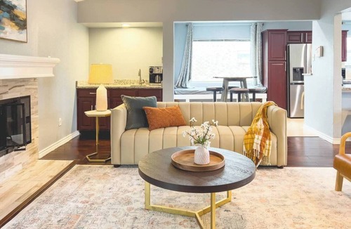 Plano House | This house is a 3 bedroom(s), 2 bathrooms, located in Plano, TX.