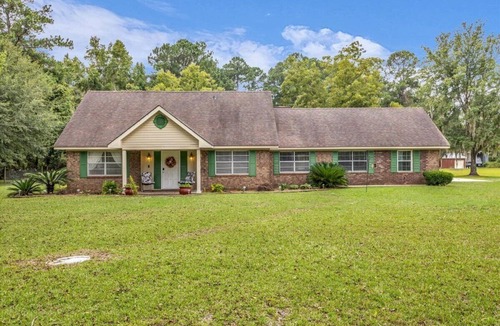 Bloomingdale House | This house is a 4 bedroom(s), 3 bathrooms, located in Bloomingdale , GA.