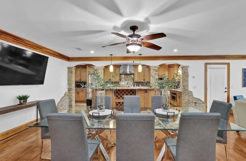 North Brookhaven House | This house is a 6 bedroom(s), 4 bathrooms, located in Atlanta, GA.