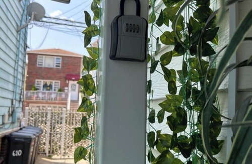 North Bergen House | This is a cozy studio, located in close proximity to NY!