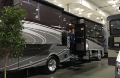 Oshawa House | This is Living! 37" Winnebago Adventurer Class A