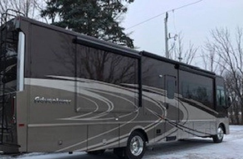 Oshawa House | This is Living! 37" Winnebago Adventurer Class A