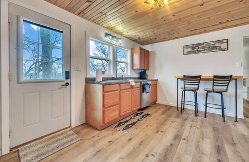 Spirit Lake House | This lake getaway on the `Narrows` off East Lake offers easy access to boating, fishing, & nightlife