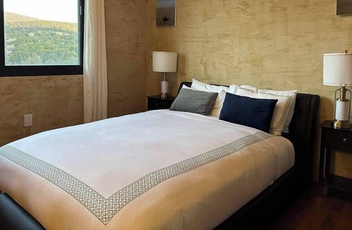 Zuzax House | This listing is disabled