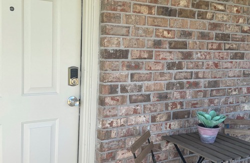 Madisonville Apartment | This little Nook, 1-bedroom apartment in delightful Madisonville with AC, WiFi.