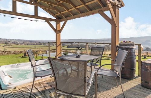 Henshaw Cottage | This luxury Lodge certainly has the wow factor with amazing spaces both inside and out.