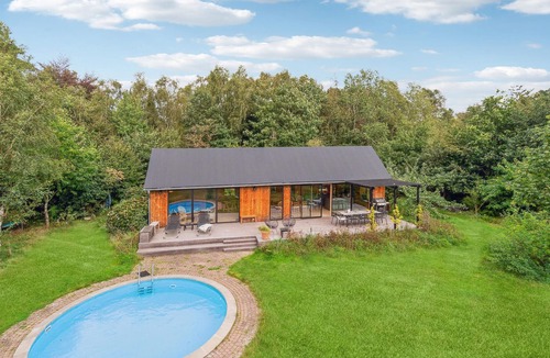 Frederiksvaerk House | This modern and stylish wooden house welcomes you with round pool in the garden.
