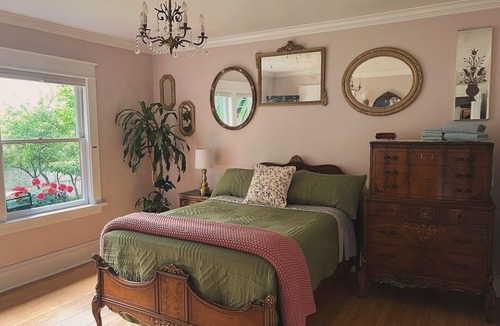 University District Bed & Breakfast | This Old Frat House