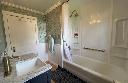 University District Bed & Breakfast | This Old Frat House