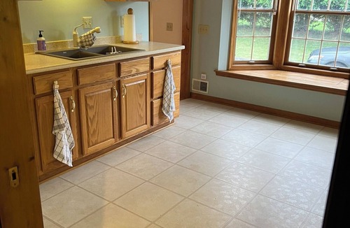Akron House | This spacious, pristine 3 bedroom retreat is ideal for families & larger groups