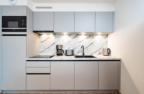 Camiers Apartment | This studio offers a cozy living room with a sofa bed and a sleeping corner with a bunk bed.