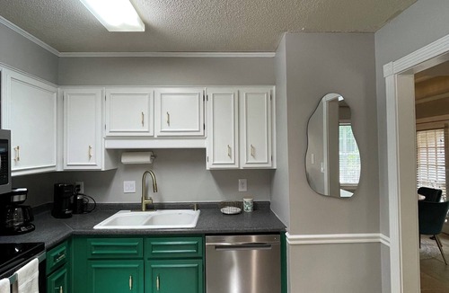 Montclair House | This stylish 3/2 is convenient to everything.