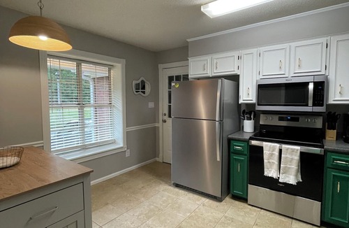 Montclair House | This stylish 3/2 is convenient to everything.