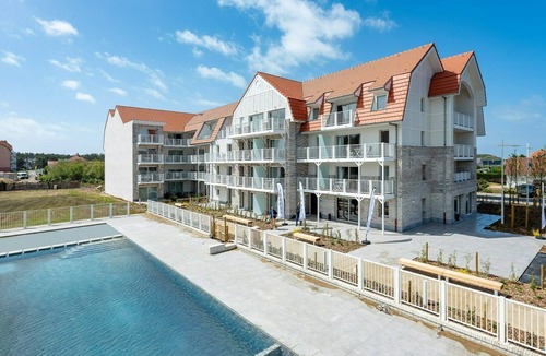 Camiers Apartment | This suite is equipped with a bedroom with a double bed & 2 sleeping corners of which one with a bunk bed and one with 2 single beds.