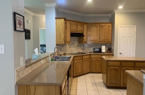 Central Arlington House | This Texas Oasis Home in a quiet neighborhood with easy access to IH-30