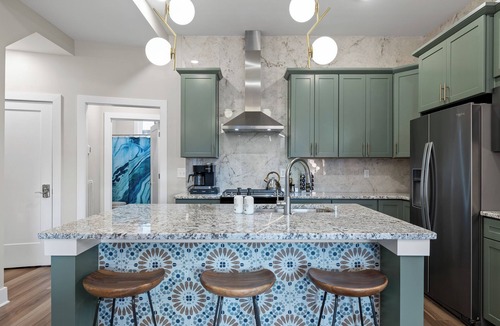 Chattanooga House | This townhouse is a 5 bedrooms, 5.5 bathrooms, located in Chattanooga, TN.