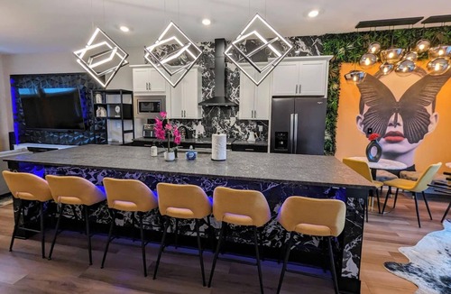 Chattanooga House | This townhouse is a 5 bedrooms, 5.5 bathrooms, located in Chattanooga, TN.