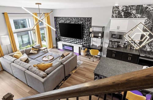 Chattanooga House | This townhouse is a 5 bedrooms, 5.5 bathrooms, located in Chattanooga, TN.