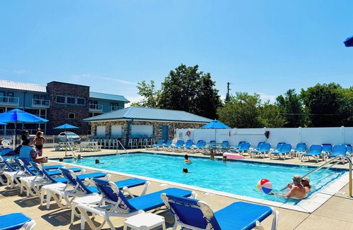 Put-in-Bay Condo | This View Sells Itself—Lakefront for 10 ppl | C113