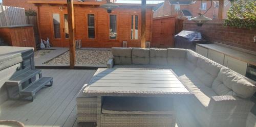 Seasalter House | Thistle House - hot tub, parking