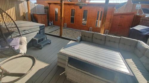 Seasalter House | Thistle House - hot tub, parking