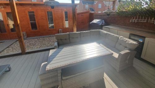 Seasalter House | Thistle House - hot tub, parking