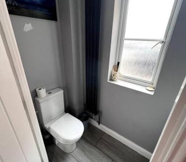 Seasalter House | Thistle House - hot tub, parking