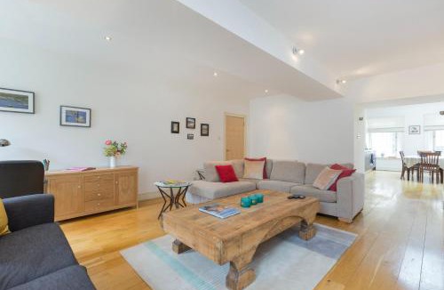 New Town Apartment | Thistle Street - 401