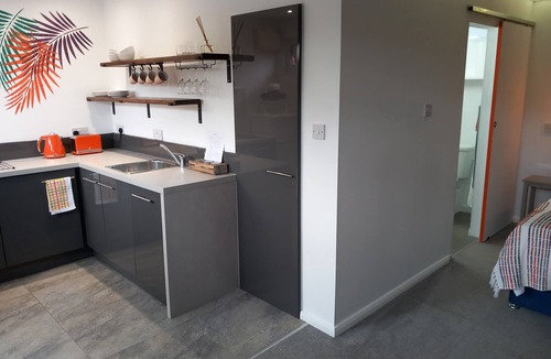 Claypole Apartment | Thistles - Private Entrance Studio