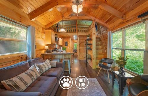 Lookout Valley Neighborhood Association House | Thomas Cabin Forest Tiny Cabin With Hot Tub