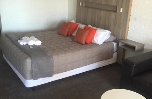 Tocumwal Hotel | Thomas Lodge Motel