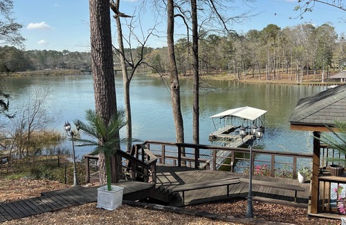 Abbeville Apartment | Thomas Mill Creek Lakefront Property