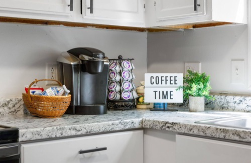 Springfield House | Thomas's Cozy Duplex - Centrally Located